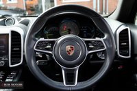 USED 2017 17 PORSCHE CAYENNE 3.0 S E-HYBRID PLATINUM EDITION TIPTRONIC S 5d 329 BHP PAN ROOF / REAR CAM / BOSE