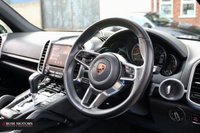 USED 2017 17 PORSCHE CAYENNE 3.0 S E-HYBRID PLATINUM EDITION TIPTRONIC S 5d 329 BHP PAN ROOF / REAR CAM / BOSE