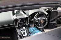 USED 2017 17 PORSCHE CAYENNE 3.0 S E-HYBRID PLATINUM EDITION TIPTRONIC S 5d 329 BHP PAN ROOF / REAR CAM / BOSE
