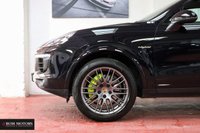 USED 2017 17 PORSCHE CAYENNE 3.0 S E-HYBRID PLATINUM EDITION TIPTRONIC S 5d 329 BHP PAN ROOF / REAR CAM / BOSE