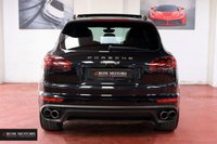 USED 2017 17 PORSCHE CAYENNE 3.0 S E-HYBRID PLATINUM EDITION TIPTRONIC S 5d 329 BHP PAN ROOF / REAR CAM / BOSE