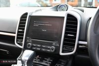 USED 2017 17 PORSCHE CAYENNE 3.0 S E-HYBRID PLATINUM EDITION TIPTRONIC S 5d 329 BHP PAN ROOF / REAR CAM / BOSE