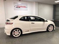 USED 2009 59 HONDA CIVIC 2.0 I-VTEC TYPE-R CHAMPIONSHIP WHITE 3d 198 BHP * CLIMATE CONTROL * PARKING SENSORS * 18 INCH ALLOY WHEELS *