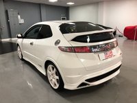 USED 2009 59 HONDA CIVIC 2.0 I-VTEC TYPE-R CHAMPIONSHIP WHITE 3d 198 BHP * CLIMATE CONTROL * PARKING SENSORS * 18 INCH ALLOY WHEELS *