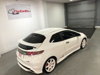 USED 2009 59 HONDA CIVIC 2.0 I-VTEC TYPE-R CHAMPIONSHIP WHITE 3d 198 BHP * CLIMATE CONTROL * PARKING SENSORS * 18 INCH ALLOY WHEELS *