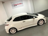 USED 2009 59 HONDA CIVIC 2.0 I-VTEC TYPE-R CHAMPIONSHIP WHITE 3d 198 BHP * CLIMATE CONTROL * PARKING SENSORS * 18 INCH ALLOY WHEELS *