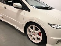 USED 2009 59 HONDA CIVIC 2.0 I-VTEC TYPE-R CHAMPIONSHIP WHITE 3d 198 BHP * CLIMATE CONTROL * PARKING SENSORS * 18 INCH ALLOY WHEELS *