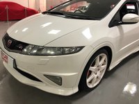 USED 2009 59 HONDA CIVIC 2.0 I-VTEC TYPE-R CHAMPIONSHIP WHITE 3d 198 BHP * CLIMATE CONTROL * PARKING SENSORS * 18 INCH ALLOY WHEELS *