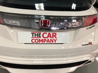 USED 2009 59 HONDA CIVIC 2.0 I-VTEC TYPE-R CHAMPIONSHIP WHITE 3d 198 BHP * CLIMATE CONTROL * PARKING SENSORS * 18 INCH ALLOY WHEELS *