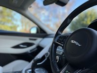 USED 2018 18 JAGUAR E-PACE 2.0 E-PACE R-DYNAMIC HSE 5d 178 BHP 4WD AUTO Glass Panoramic Roof 20" Alloy