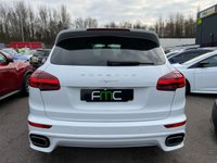 USED 2015 15 PORSCHE CAYENNE 3.0 D V6 TIPTRONIC S 5d 262 BHP **Huge Spec - ** Factory Bodykit - 21