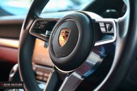 USED 2017 67 PORSCHE 911 3.0 CARRERA PDK 2d 364 BHP LOW MILEAGE / SUPERB CONDITION
