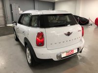 USED 2013 63 MINI COUNTRYMAN 2.0 COOPER D 5d 110 BHP * CLIMATE * PARKING SENSORS * LEATHER TRIM * ALLOY WHEELS *