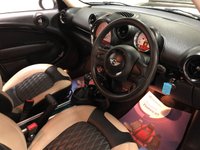 USED 2013 63 MINI COUNTRYMAN 2.0 COOPER D 5d 110 BHP * CLIMATE * PARKING SENSORS * LEATHER TRIM * ALLOY WHEELS *