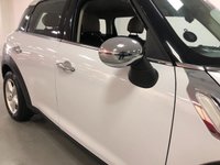 USED 2013 63 MINI COUNTRYMAN 2.0 COOPER D 5d 110 BHP * CLIMATE * PARKING SENSORS * LEATHER TRIM * ALLOY WHEELS *