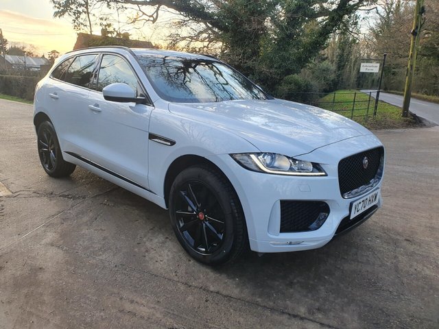 2020 70 Jaguar F-Pace 2.0 CHEQUERED FLAG AWD 5d 178 BHP