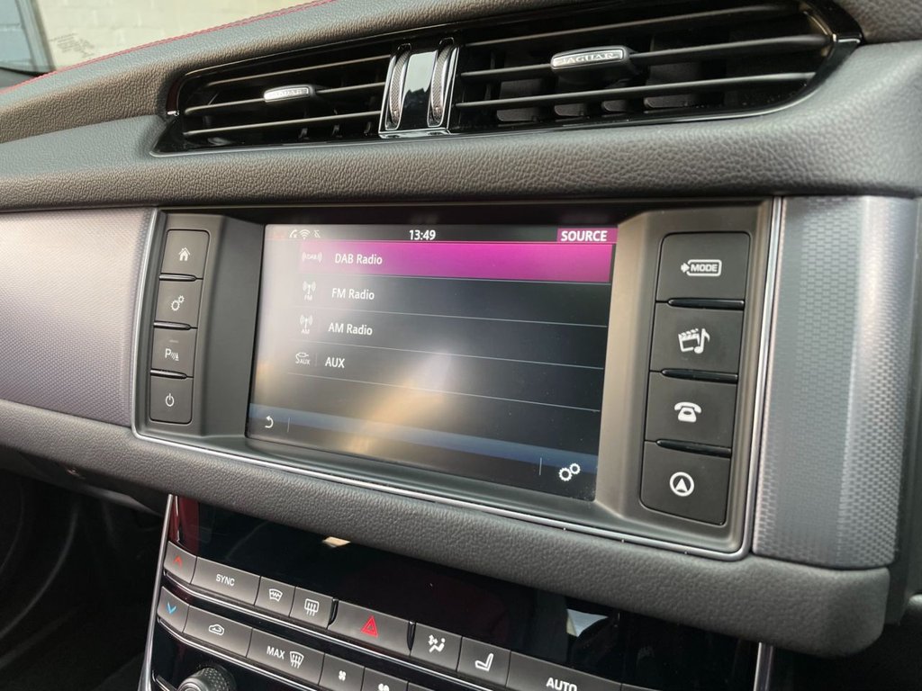 USED 2017 66 JAGUAR XF 2.0 D R-SPORT AWD 4d 177 BHP 