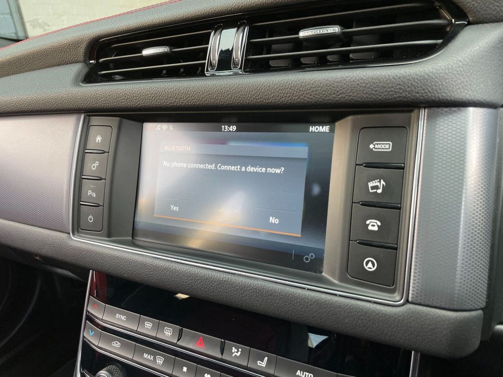 USED 2017 66 JAGUAR XF 2.0 D R-SPORT AWD 4d 177 BHP 