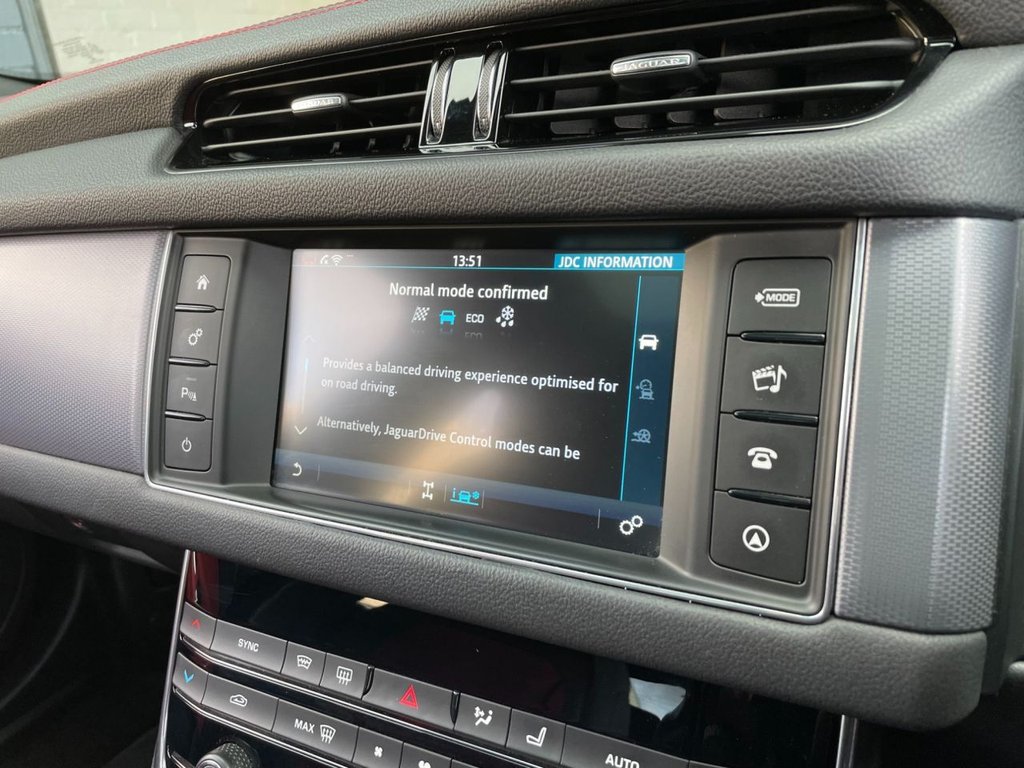 USED 2017 66 JAGUAR XF 2.0 D R-SPORT AWD 4d 177 BHP 