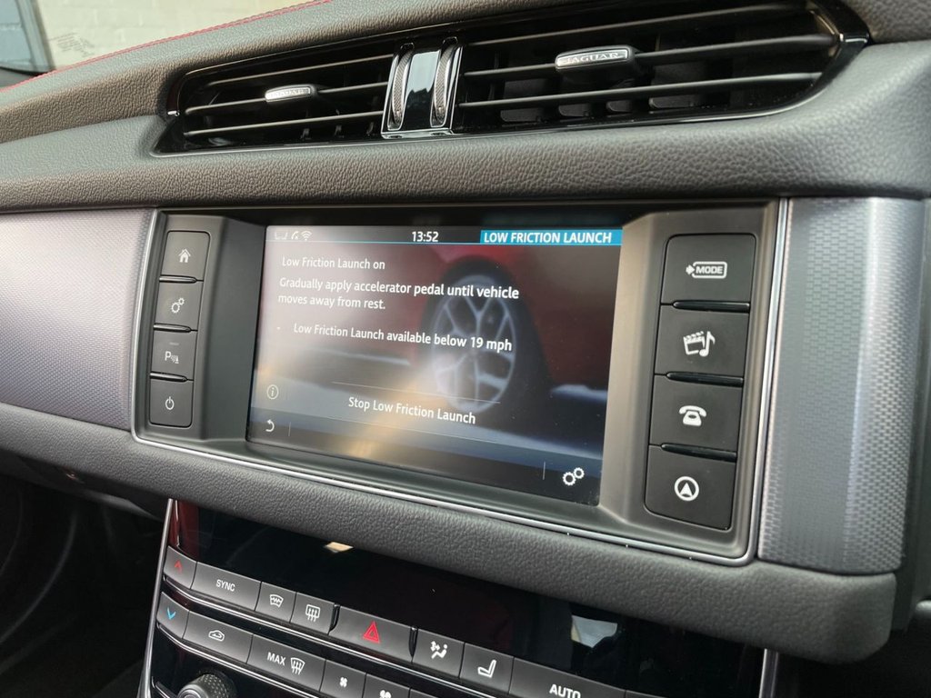 USED 2017 66 JAGUAR XF 2.0 D R-SPORT AWD 4d 177 BHP 