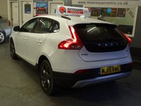 USED 2015 15 VOLVO V40 1.6 D2 CROSS COUNTRY LUX NAV 5d 113 BHP STUNNING TWO-TONE INTERIOR