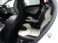 USED 2015 15 VOLVO V40 1.6 D2 CROSS COUNTRY LUX NAV 5d 113 BHP STUNNING TWO-TONE INTERIOR