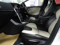 USED 2015 15 VOLVO V40 1.6 D2 CROSS COUNTRY LUX NAV 5d 113 BHP STUNNING TWO-TONE INTERIOR