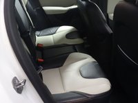 USED 2015 15 VOLVO V40 1.6 D2 CROSS COUNTRY LUX NAV 5d 113 BHP STUNNING TWO-TONE INTERIOR