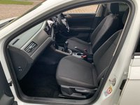 USED 2018 18 VOLKSWAGEN POLO 1.0 SE 5d 65 BHP 2018 VW POLO 1.0 SE 5DR - IDEAL 1ST CAR - 36,500 MILES ONLLY - 1 FORMER KEEPER - CAR NET APP CONNECTIVITY WITH TOUCH SCREEN - FRONT COLISSION RADAR SENSOR - 15 INCH BRIGHT SILVER ALLOYS