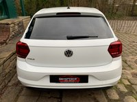 USED 2018 18 VOLKSWAGEN POLO 1.0 SE 5d 65 BHP 2018 VW POLO 1.0 SE 5DR - IDEAL 1ST CAR - 36,500 MILES ONLLY - 1 FORMER KEEPER - CAR NET APP CONNECTIVITY WITH TOUCH SCREEN - FRONT COLISSION RADAR SENSOR - 15 INCH BRIGHT SILVER ALLOYS