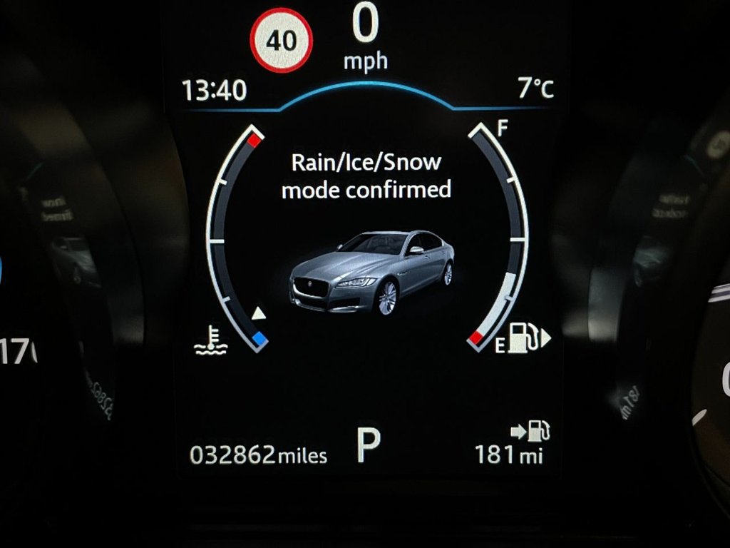 USED 2018 68 JAGUAR XF 2.0 R-SPORT 4d 177 BHP 