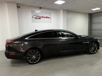 USED 2014 14 JAGUAR XJ 3.0 D V6 PORTFOLIO L 4d 275 BHP * PAN ROOF * CLIMATE *  PRIVACY * NAV * 20" ALLOYS * PARKING SENSORS *