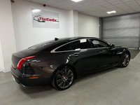 USED 2014 14 JAGUAR XJ 3.0 D V6 PORTFOLIO L 4d 275 BHP * PAN ROOF * CLIMATE *  PRIVACY * NAV * 20" ALLOYS * PARKING SENSORS *