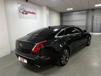 USED 2014 14 JAGUAR XJ 3.0 D V6 PORTFOLIO L 4d 275 BHP * PAN ROOF * CLIMATE *  PRIVACY * NAV * 20" ALLOYS * PARKING SENSORS *