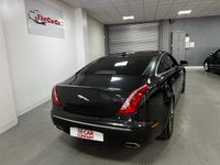 USED 2014 14 JAGUAR XJ 3.0 D V6 PORTFOLIO L 4d 275 BHP * PAN ROOF * CLIMATE *  PRIVACY * NAV * 20" ALLOYS * PARKING SENSORS *