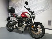 USED 2018 18 HONDA CB125R NA-J WITH GIVI TOP BOX