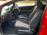 USED 2013 63 VAUXHALL CORSA 1.2 LIMITED EDITION 3d 83 BHP SUPER COOL 63 reg CORSA 'LIMITED EDITION' 3DR - GLOSS BLACK ROOF/ALLOYS/MIRRORS/GRILLE - AIR CONDITIONING - LOW INSURANCE GROUP - IDEAL 1ST CAR - 12 MONTHS FULL MOT