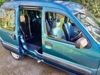 USED 2009 09 RENAULT KANGOO 1.6 AUTHENTIQUE 16V 5d AUTO 94 BHP x12 SERVICE STAMPS//ONLY 32,500 MILES// HAND CONTROLS FOR BRAKE AND ACCELERATOR (REMOVABLE)