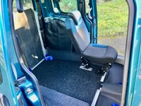 USED 2009 09 RENAULT KANGOO 1.6 AUTHENTIQUE 16V 5d AUTO 94 BHP x12 SERVICE STAMPS//ONLY 32,500 MILES// HAND CONTROLS FOR BRAKE AND ACCELERATOR (REMOVABLE)