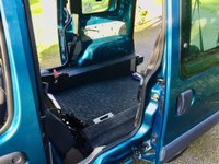 USED 2009 09 RENAULT KANGOO 1.6 AUTHENTIQUE 16V 5d AUTO 94 BHP x12 SERVICE STAMPS//ONLY 32,500 MILES// HAND CONTROLS FOR BRAKE AND ACCELERATOR (REMOVABLE)