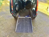 USED 2009 09 RENAULT KANGOO 1.6 AUTHENTIQUE 16V 5d AUTO 94 BHP x12 SERVICE STAMPS//ONLY 32,500 MILES// HAND CONTROLS FOR BRAKE AND ACCELERATOR (REMOVABLE)