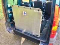 USED 2009 09 RENAULT KANGOO 1.6 AUTHENTIQUE 16V 5d AUTO 94 BHP x12 SERVICE STAMPS//ONLY 32,500 MILES// HAND CONTROLS FOR BRAKE AND ACCELERATOR (REMOVABLE)