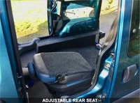 USED 2009 09 RENAULT KANGOO 1.6 AUTHENTIQUE 16V 5d AUTO 94 BHP x12 SERVICE STAMPS//ONLY 32,500 MILES// HAND CONTROLS FOR BRAKE AND ACCELERATOR (REMOVABLE)
