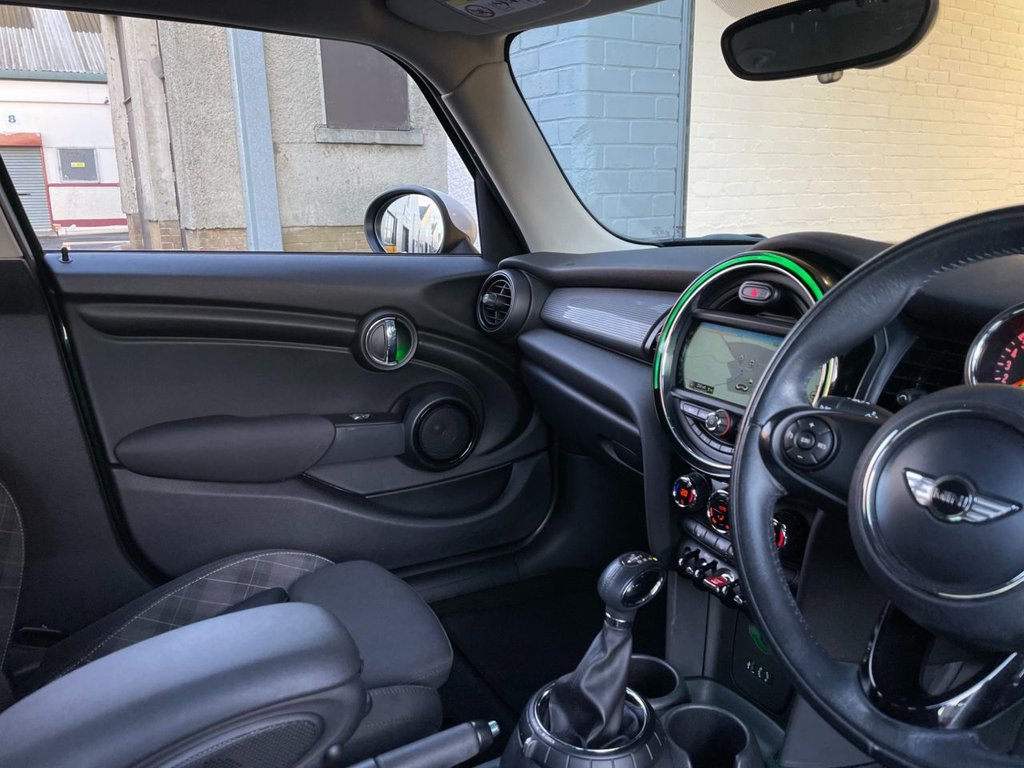 USED 2015 15 MINI HATCH COOPER 1.5 COOPER D 5d 114 BHP 