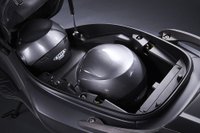 USED 2022 KYMCO XTOWN 125 EURO 5 AVAILABLE IN BLACK OR SILVER