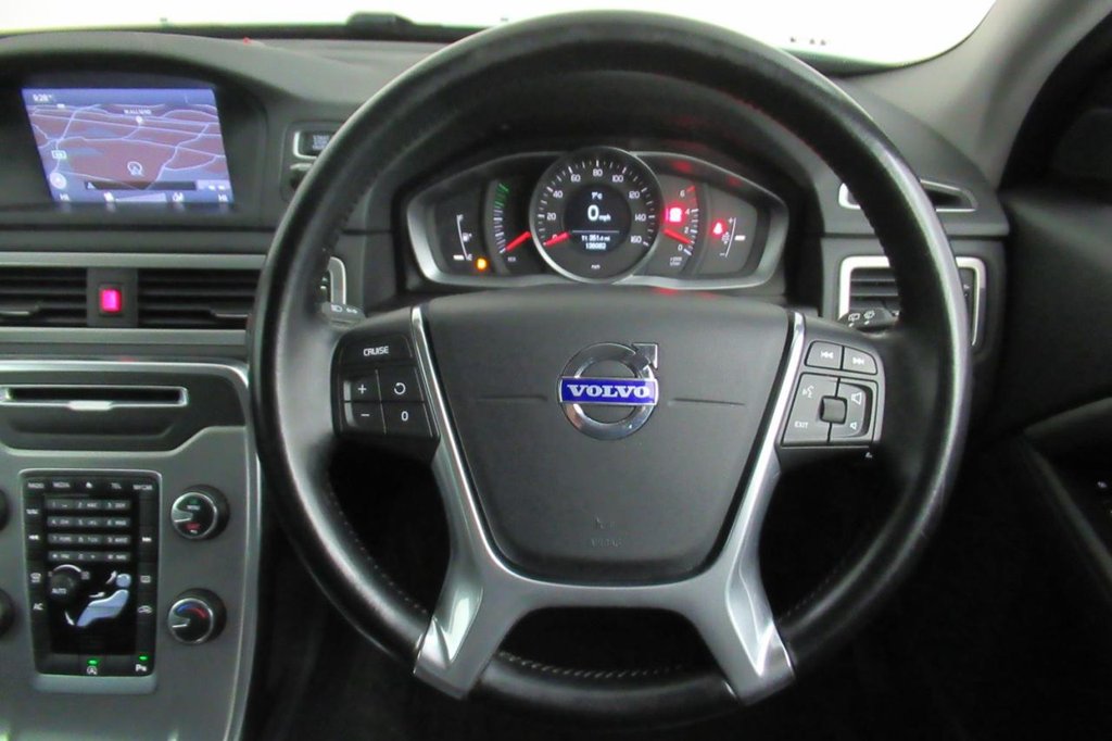 USED 2014 14 VOLVO V70 2.0 D4 SE NAV 5d 178 BHP 