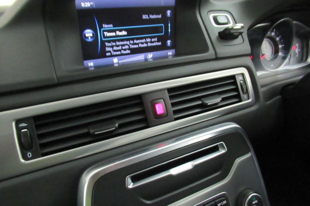 USED 2014 14 VOLVO V70 2.0 D4 SE NAV 5d 178 BHP 