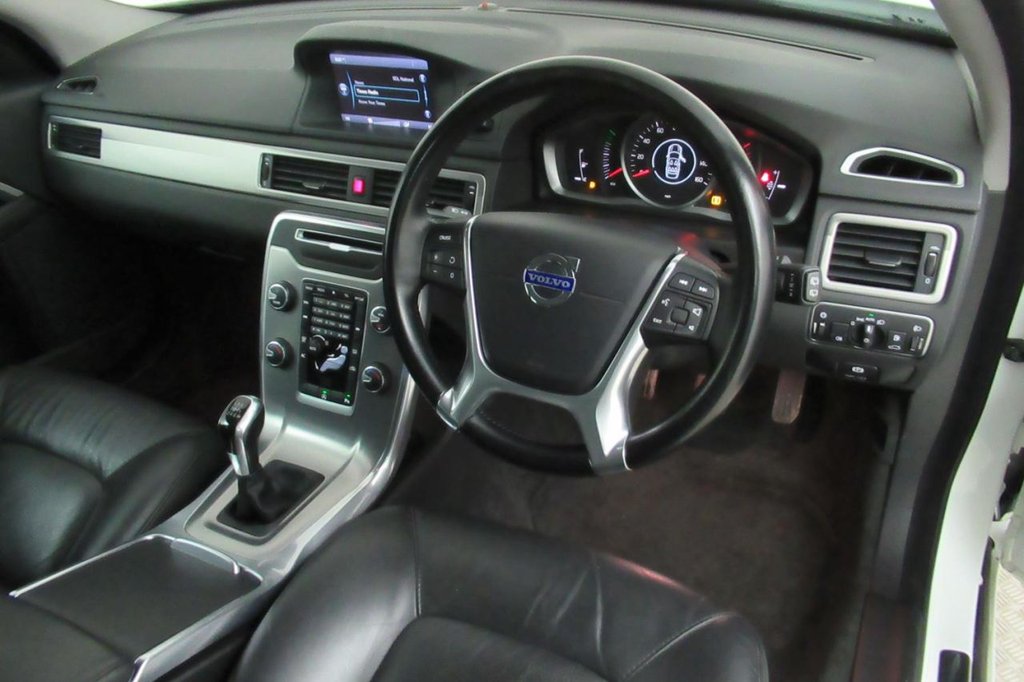 USED 2014 14 VOLVO V70 2.0 D4 SE NAV 5d 178 BHP 