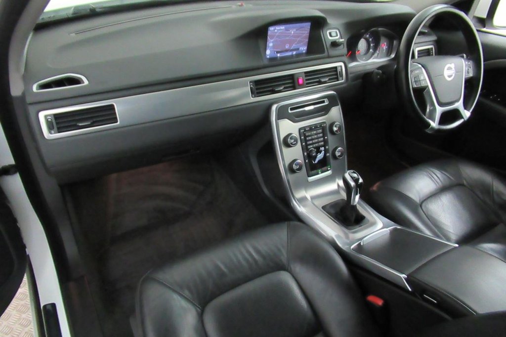 USED 2014 14 VOLVO V70 2.0 D4 SE NAV 5d 178 BHP 