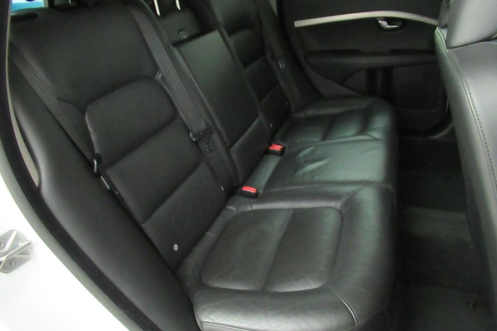 USED 2014 14 VOLVO V70 2.0 D4 SE NAV 5d 178 BHP 